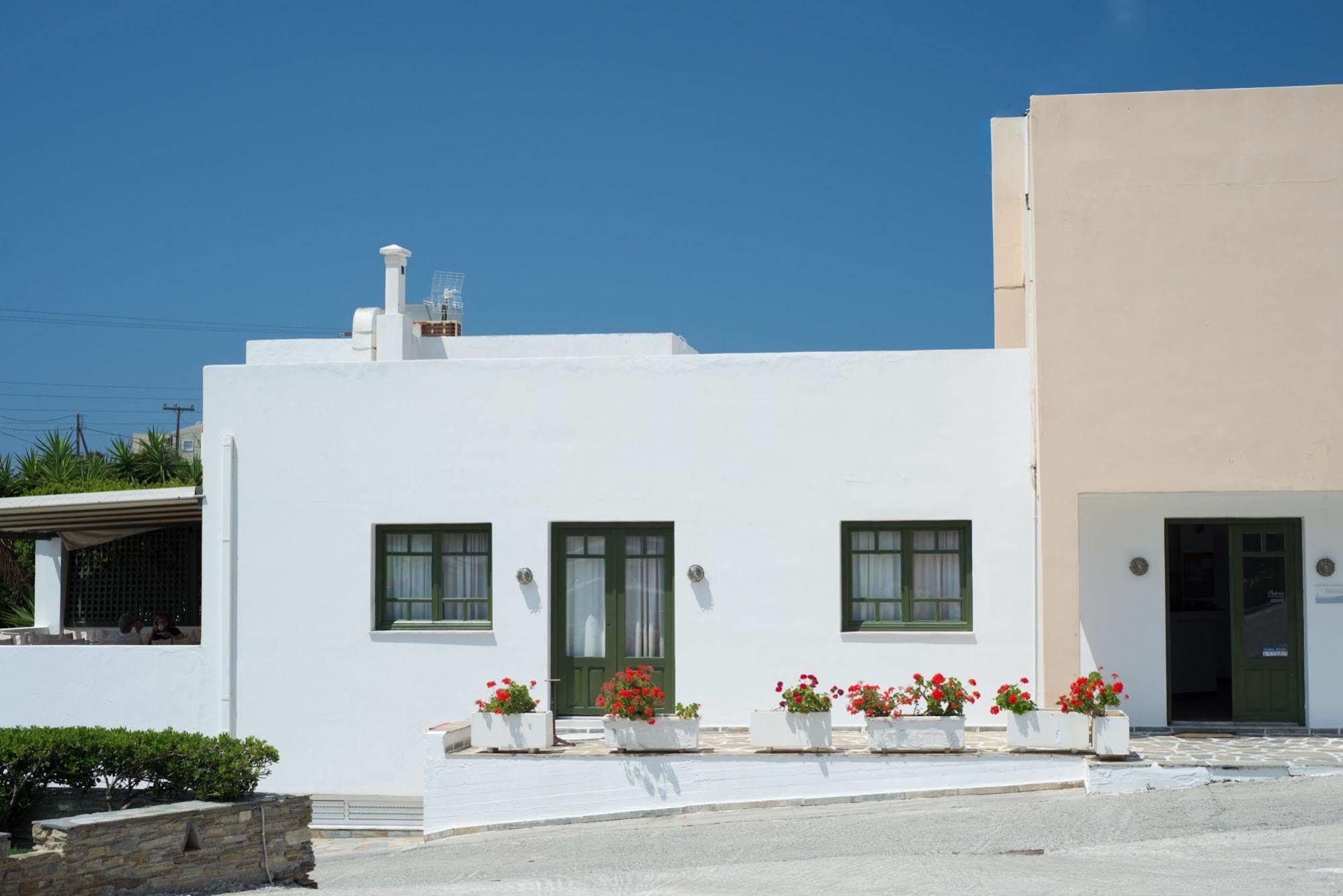 Ostria Hotel & Apartments Gavrio Exterior foto